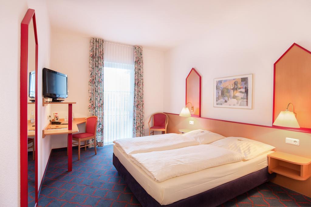Hotel Montana Lauenau Екстер'єр фото