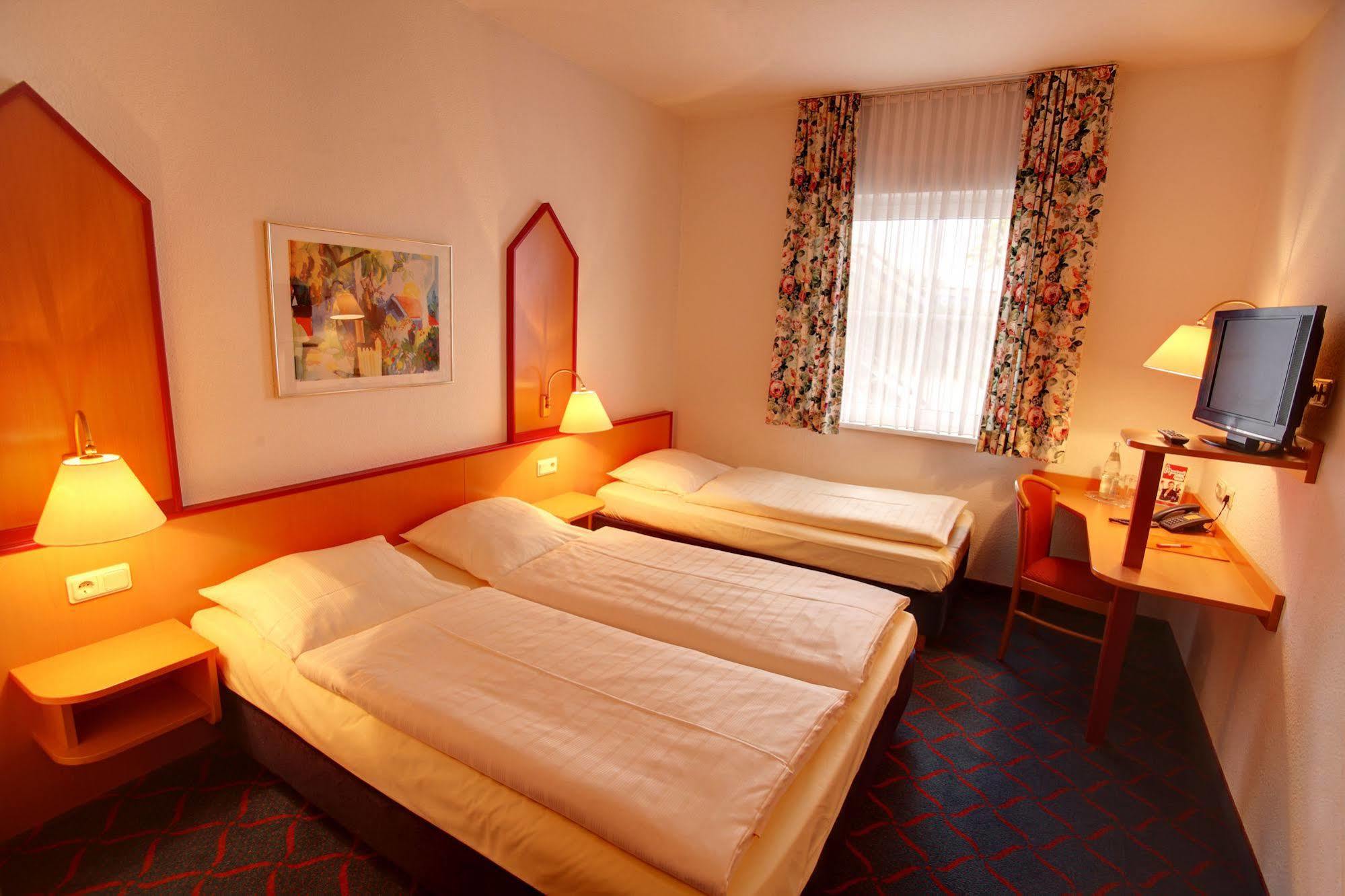Hotel Montana Lauenau Екстер'єр фото