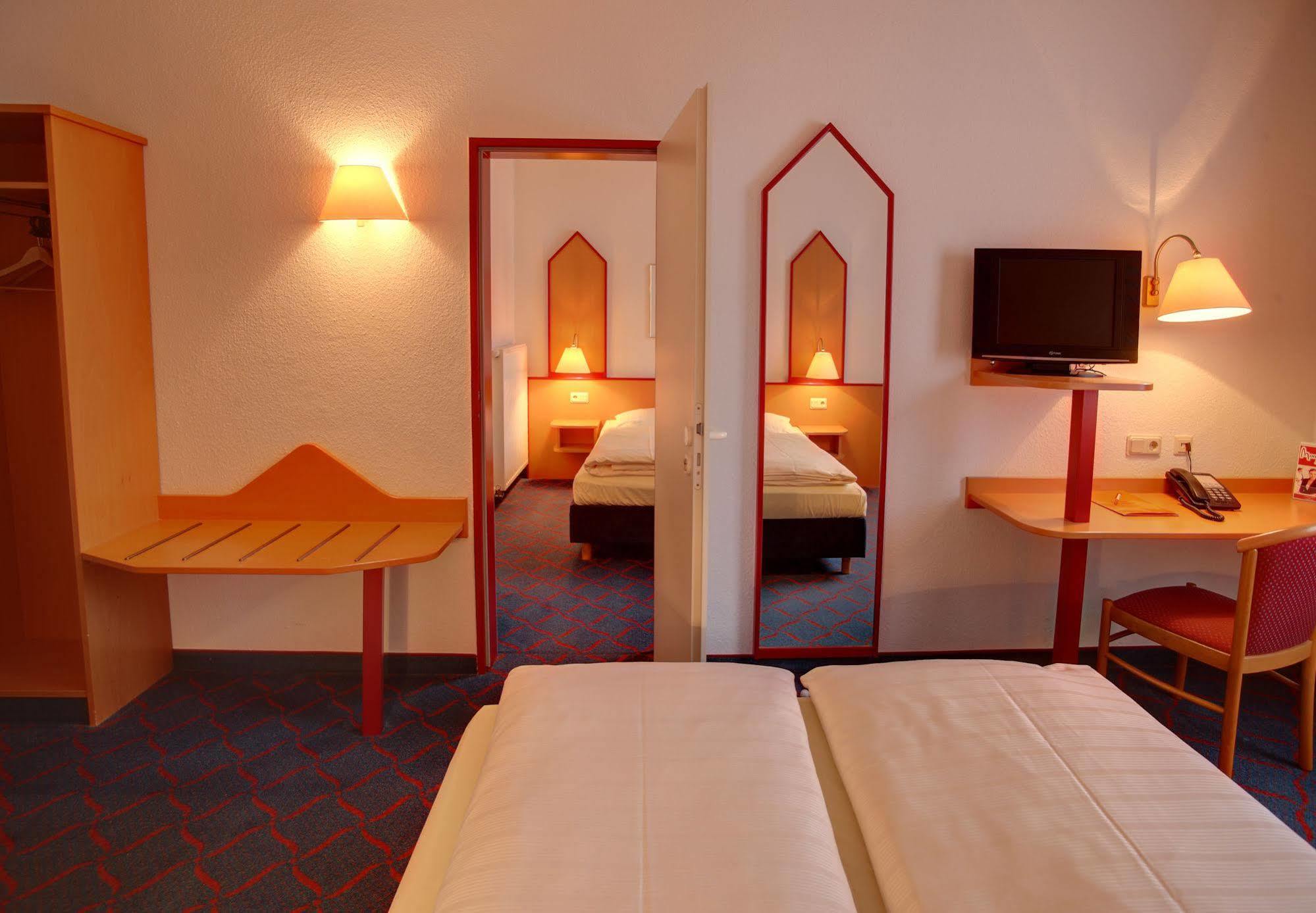 Hotel Montana Lauenau Екстер'єр фото